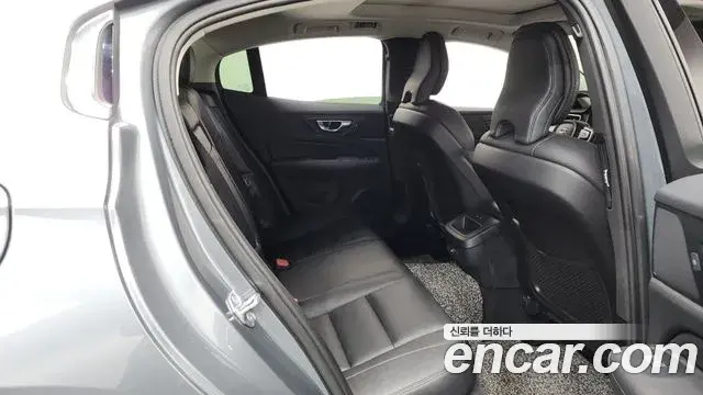 Volvo S60 2020 — Şəkil 15/20