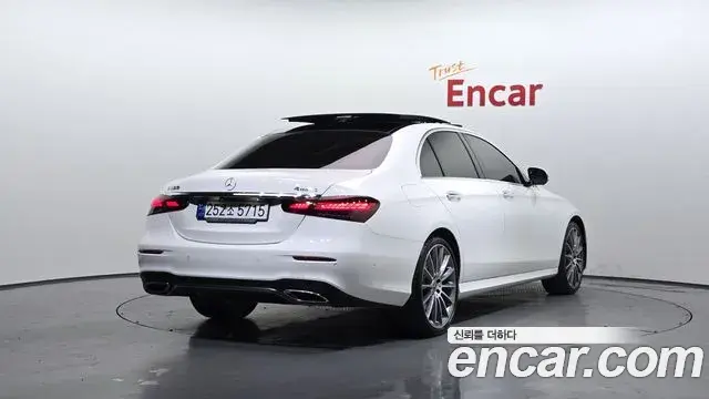 Mercedes-Benz E-Class 2021 — ფოტო 13/20