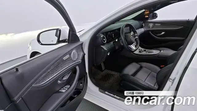 Mercedes-Benz E-Class 2021 — ფოტო 7/20