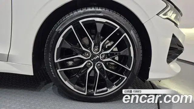 Kia K5 2022 — Şəkil 14/20