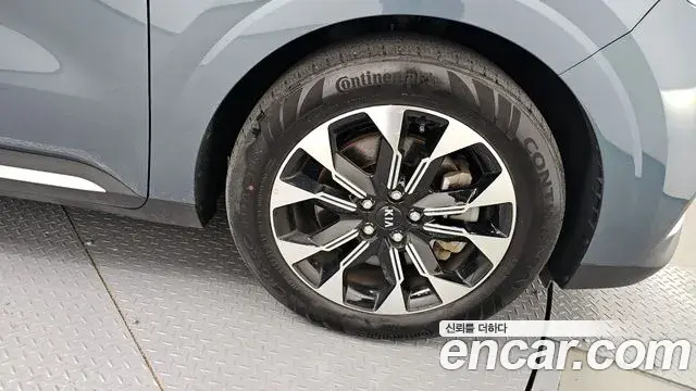 Kia Carnival 2021 — Photo 13/20