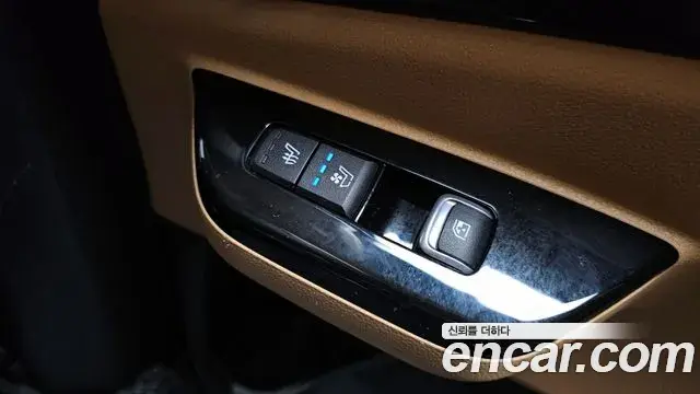 Kia Carnival 2021 — Photo 9/20