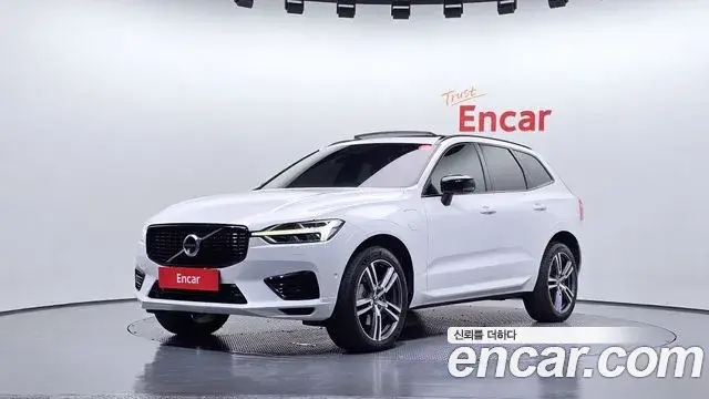 Volvo XC60 2021 — Фото 1/20
