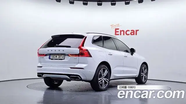 Volvo XC60 2021 — Фото 2/20