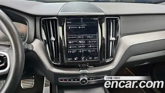 Volvo XC60 2021 — Фото 15/20