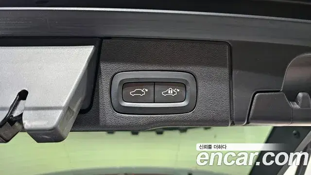Volvo XC60 2021 — Фото 19/20