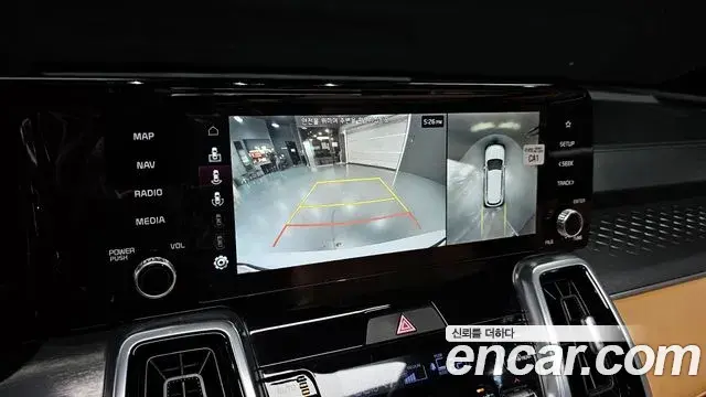 Kia Sorento 2021 — ფოტო 17/20