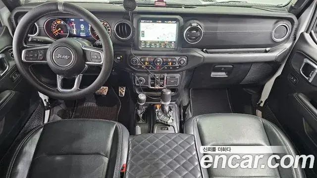 Jeep Wrangler 2021 — Şəkil 14/20