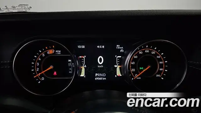 Jeep Wrangler 2021 — Şəkil 2/20