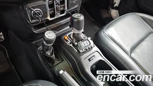 Jeep Wrangler 2021 — Şəkil 12/20
