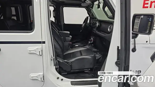 Jeep Wrangler 2021 — Şəkil 18/20