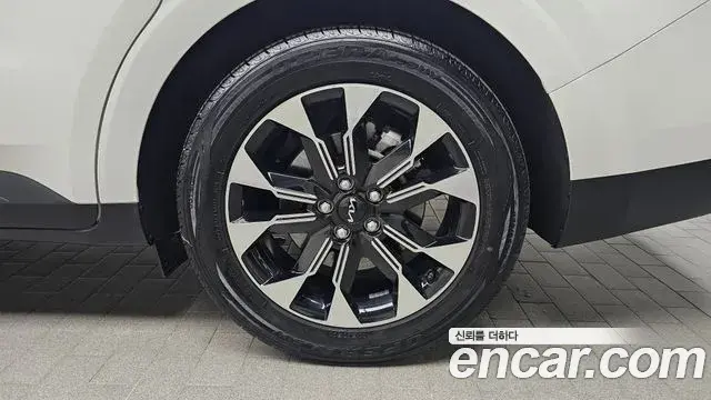 Kia Carnival 2021 — Фото 5/20