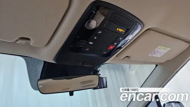 Kia Carnival 2021 — Фото 18/20