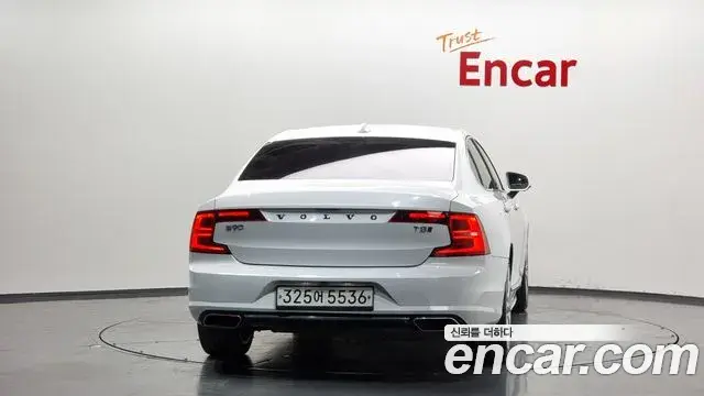 Volvo S90 2020 — Photo 9/20