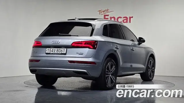 Audi Q5 2020 — Фото 2/20