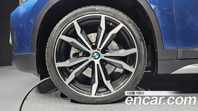 BMW X1 2021 — Şəkil 18/20