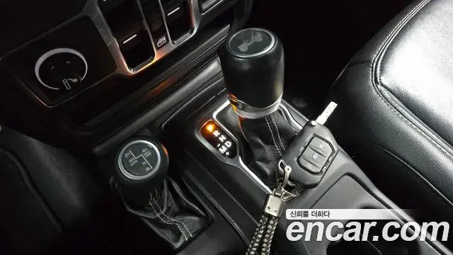 Jeep Wrangler 2021 — Фото 9/20
