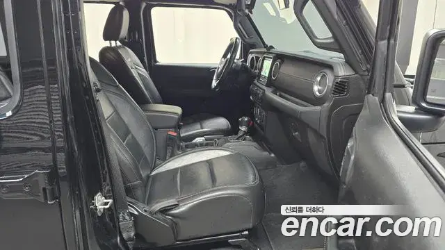 Jeep Wrangler 2021 — Фото 10/20