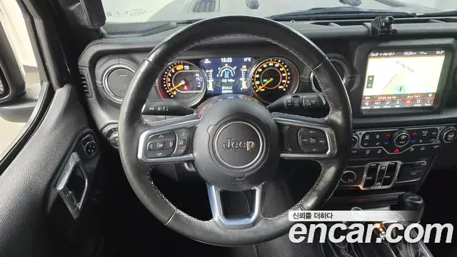 Jeep Wrangler 2021 — Фото 13/20