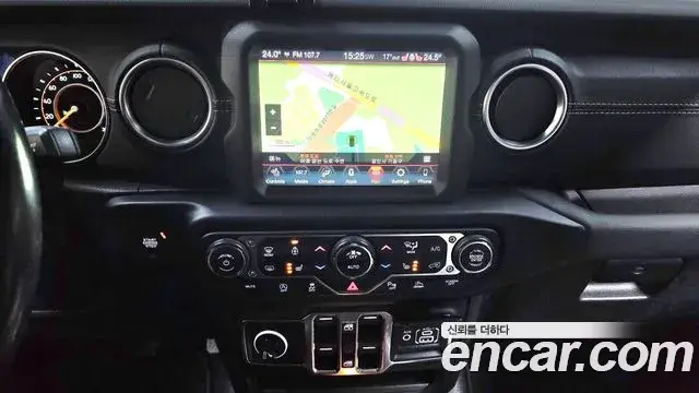 Jeep Wrangler 2021 — Фото 14/20