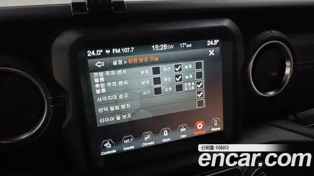 Jeep Wrangler 2021 — Фото 17/20