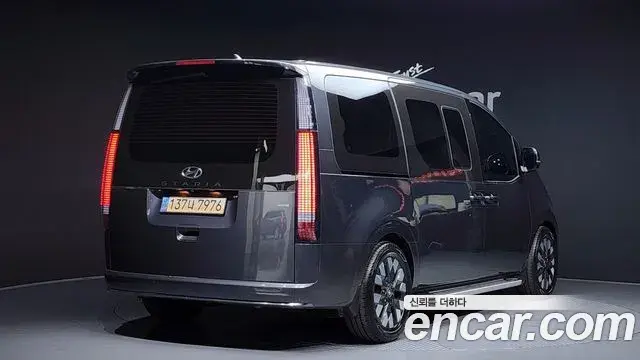 Hyundai Staria 2023 — ფოტო 15/20