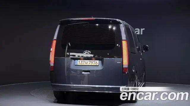 Hyundai Staria 2023 — ფოტო 20/20