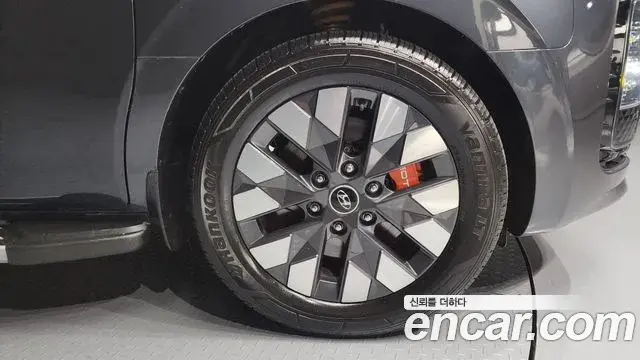 Hyundai Staria 2023 — ფოტო 12/20