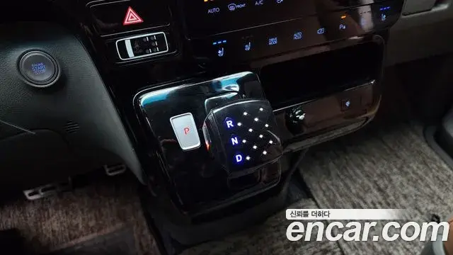 Hyundai Staria 2023 — ფოტო 14/20