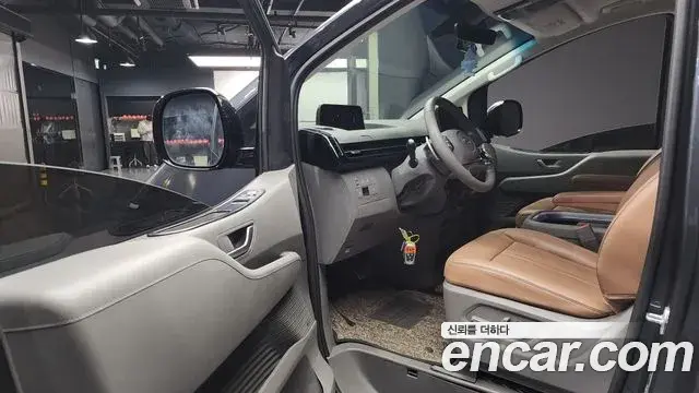 Hyundai Staria 2023 — ფოტო 18/20