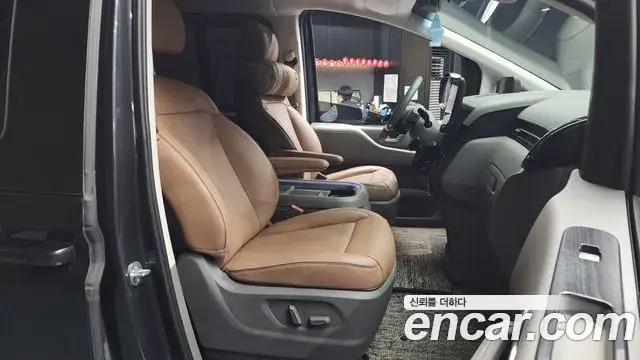 Hyundai Staria 2023 — ფოტო 10/20