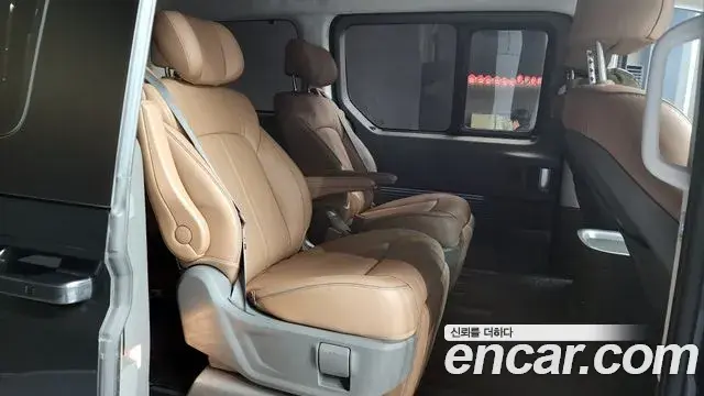 Hyundai Staria 2023 — ფოტო 8/20