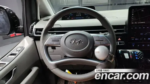 Hyundai Staria 2023 — ფოტო 1/20