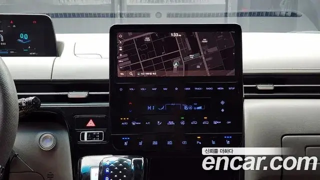 Hyundai Staria 2023 — ფოტო 3/20