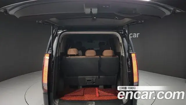 Hyundai Staria 2023 — ფოტო 6/20