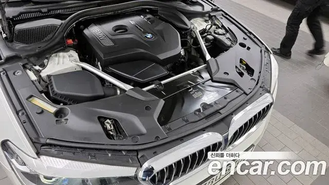 BMW 5 Series 2019 — Photo 7/20