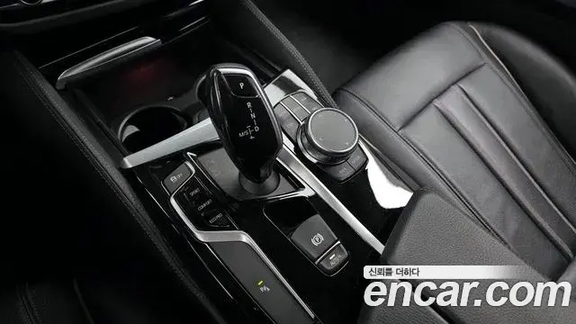 BMW 5 Series 2019 — Photo 13/20