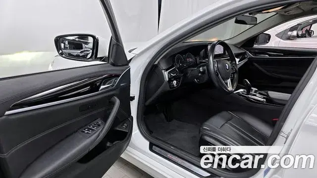 BMW 5 Series 2019 — Photo 10/20