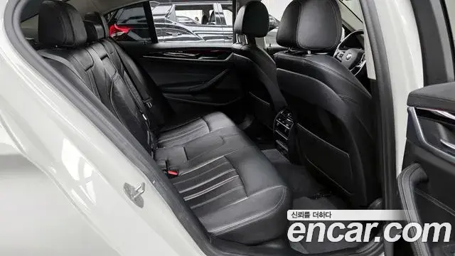 BMW 5 Series 2019 — Photo 6/20