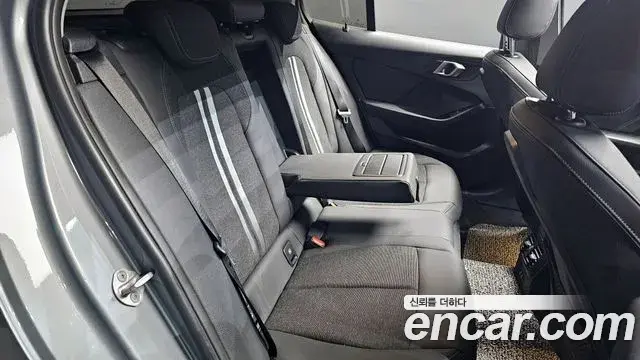 BMW 1 Series 2023 — ფოტო 18/20