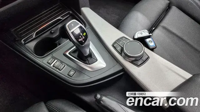 BMW 3 Series 2018 — Фото 9/20