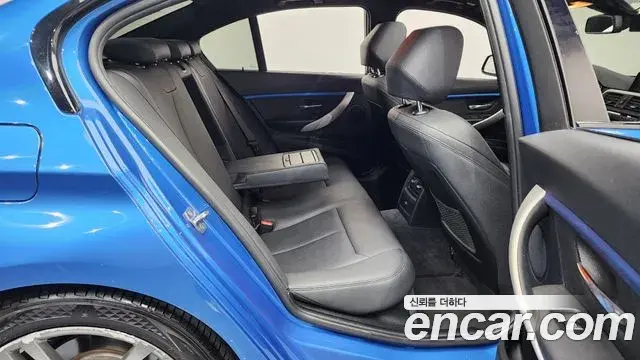 BMW 3 Series 2018 — Фото 12/20
