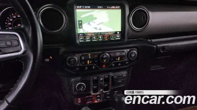 Jeep Gladiator 2021 — Photo 17/20