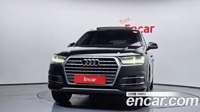 Audi Q7 2019 — Photo 5/20
