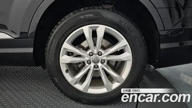 Audi Q7 2019 — Photo 20/20