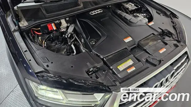 Audi Q7 2019 — Photo 1/20