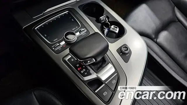 Audi Q7 2019 — Photo 8/20