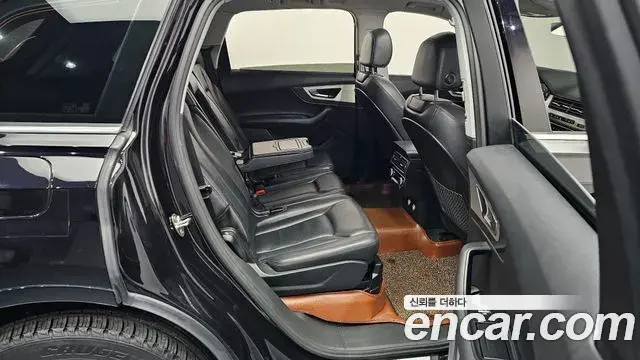 Audi Q7 2019 — Photo 18/20