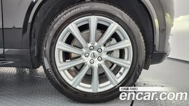 Volvo XC90 2018 — ფოტო 8/20