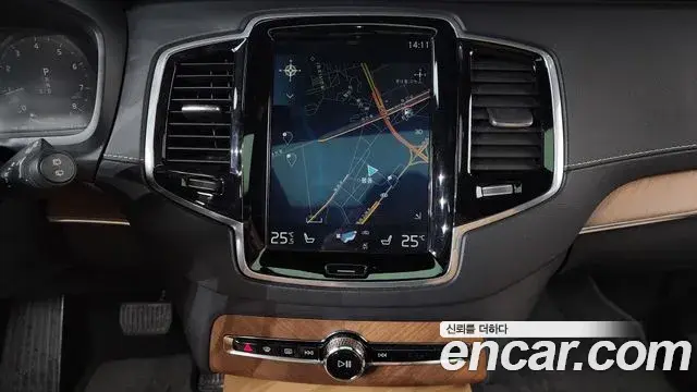 Volvo XC90 2018 — ფოტო 20/20